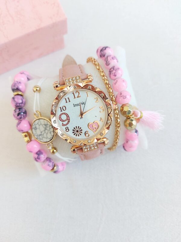 Reloj en cajita con accesorios
