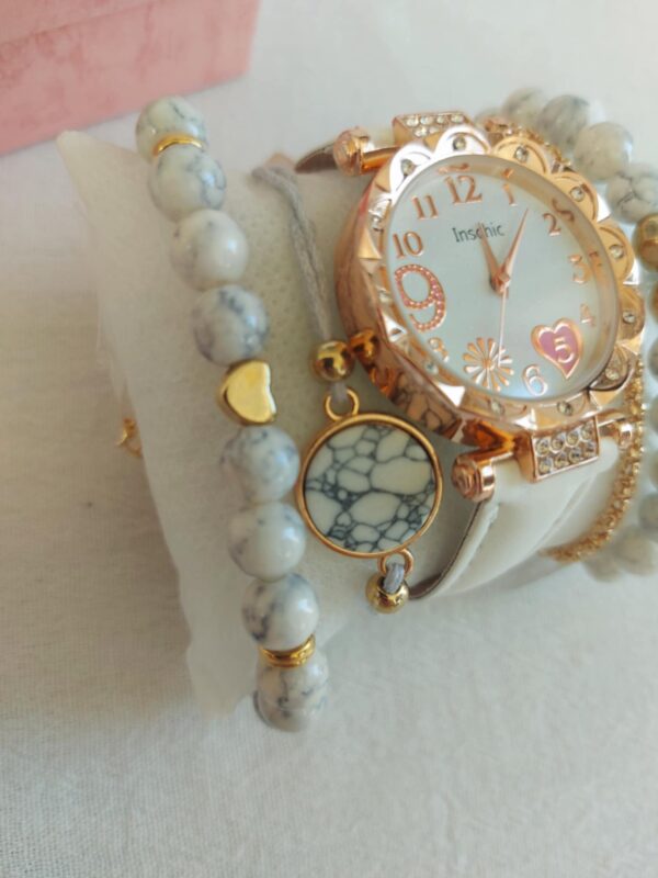 Reloj en cajita con accesorios - Imagen 19