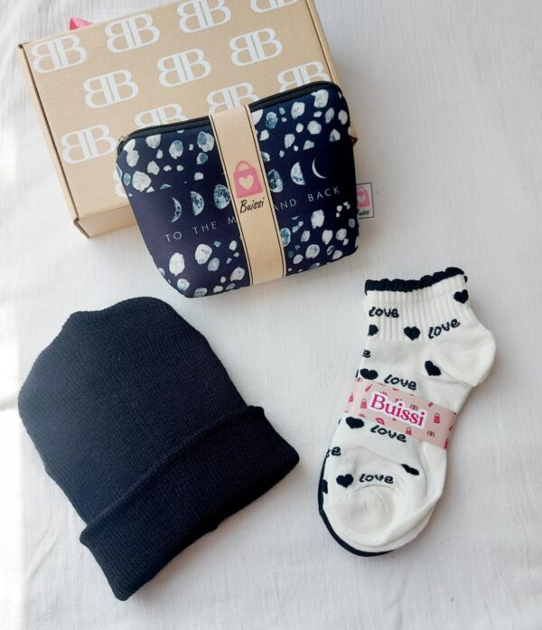 Box neceser+gorrito+pack x 2 de medias