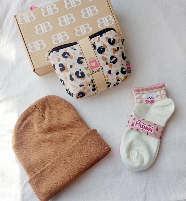 Box neceser+gorrito+pack x 2 de medias - Imagen 4