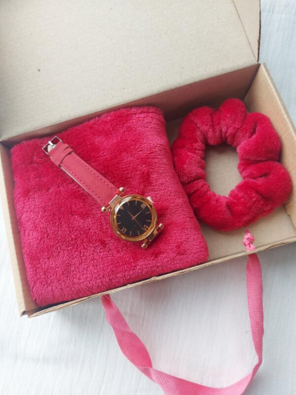 Box con cuello polar + scrunchie+ reloj
