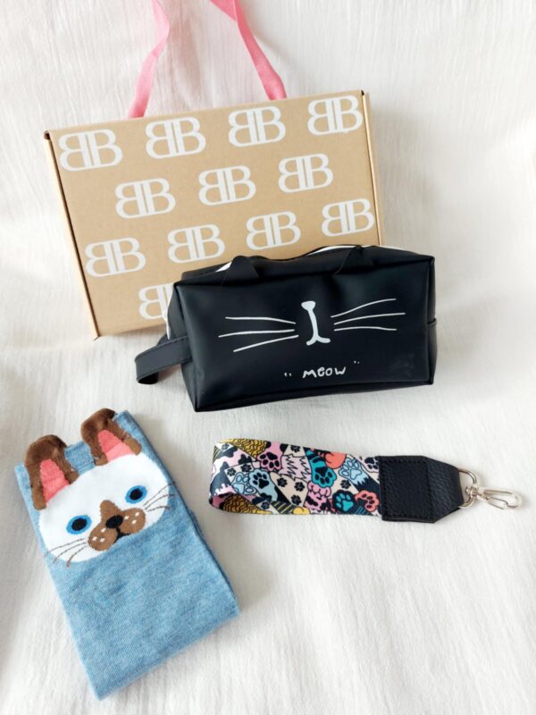 Box con cartuchera + pack x 2 medias +`llavero