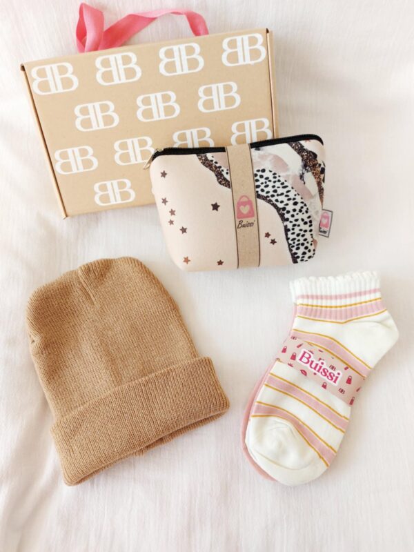 Box neceser+gorrito+pack x 2 de medias - Imagen 8