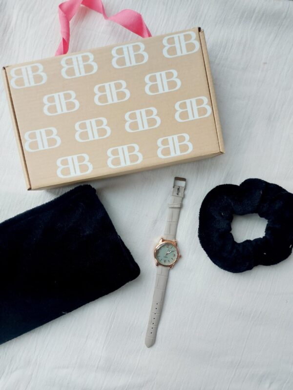 Box con cuello polar + scrunchie+ reloj - Imagen 5